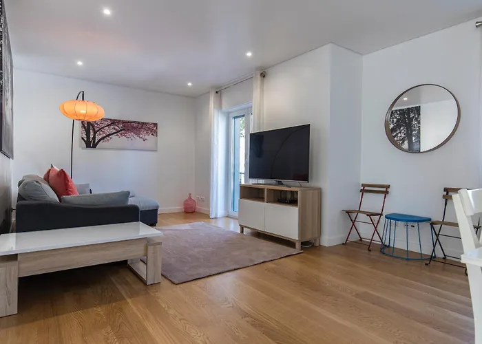 Lovely Two Bedroom Cascais Center
