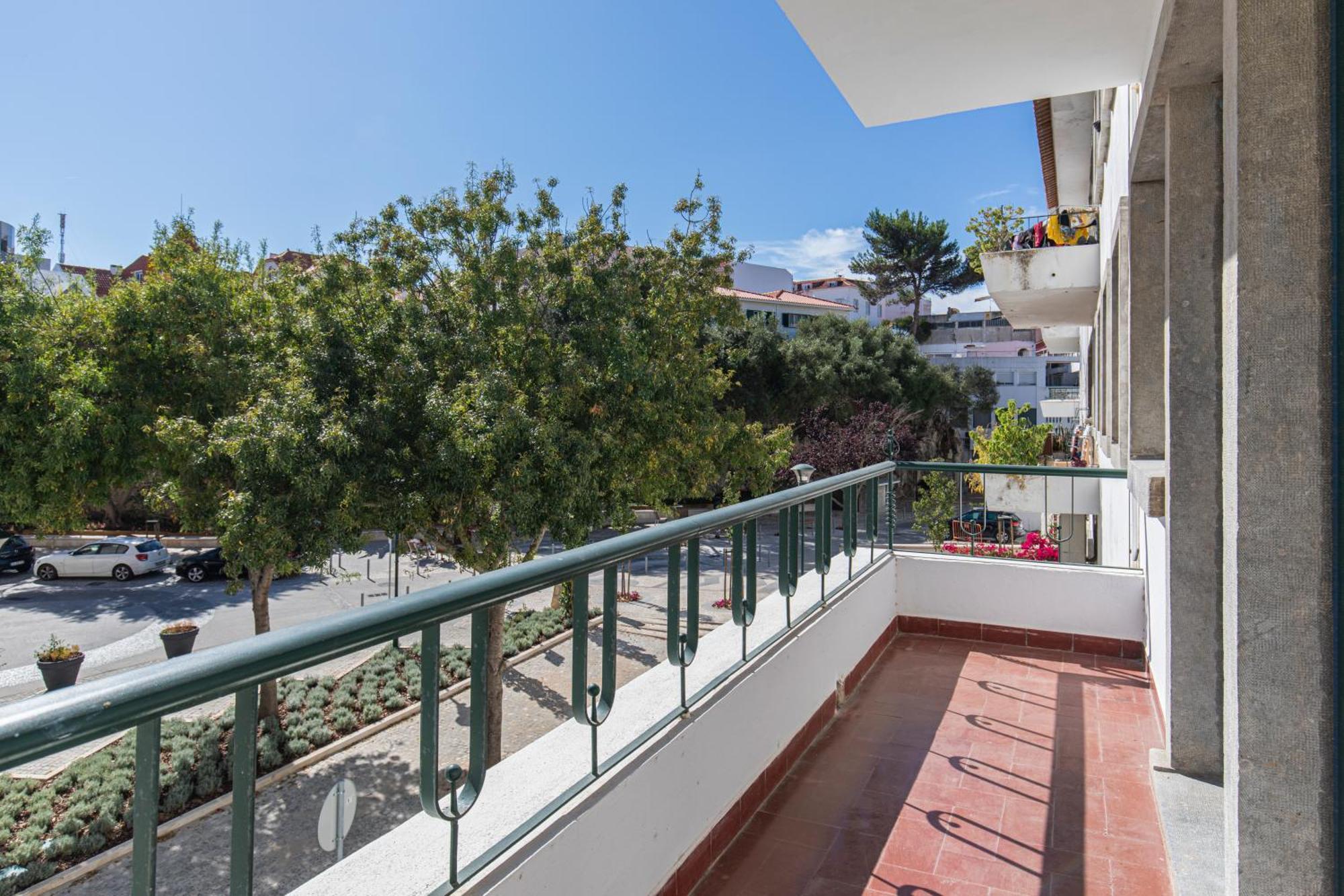 Lovely Two Bedroom Center