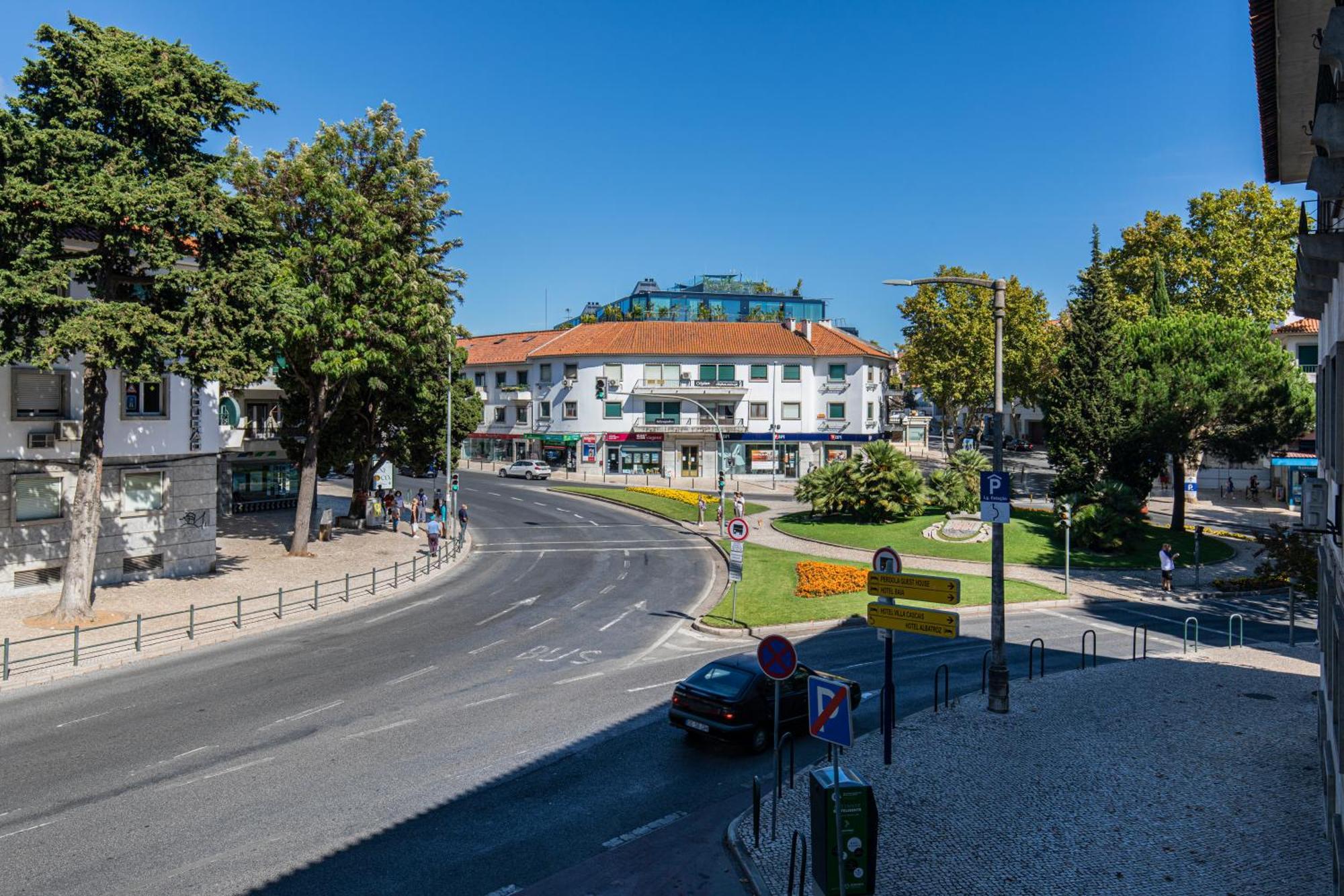 Apartment Lovely Two Bedroom Center Cascais