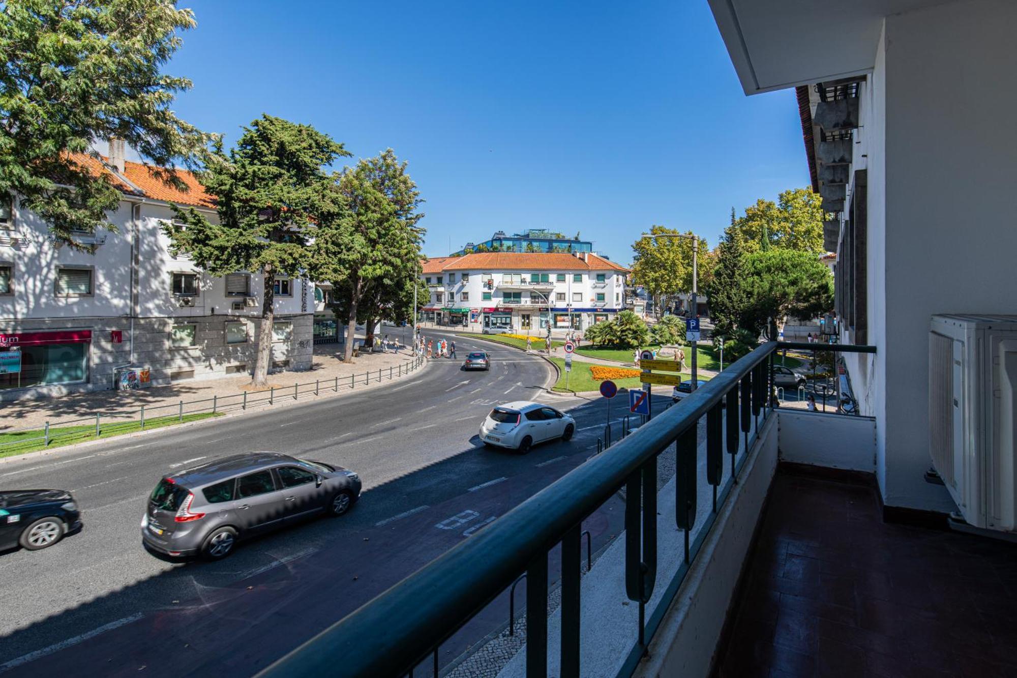 Lovely Two Bedroom Center *