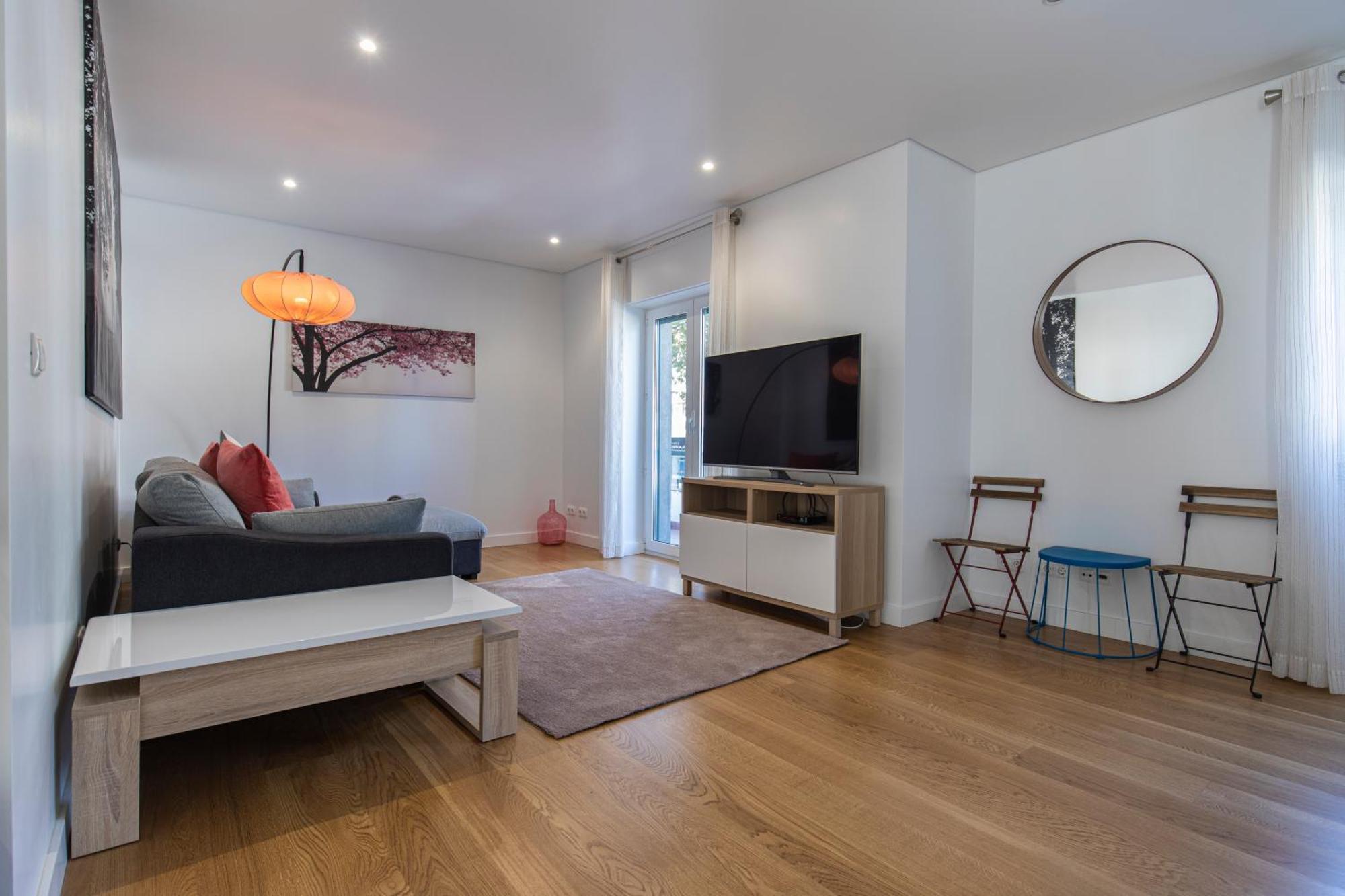 Lovely Two Bedroom Center