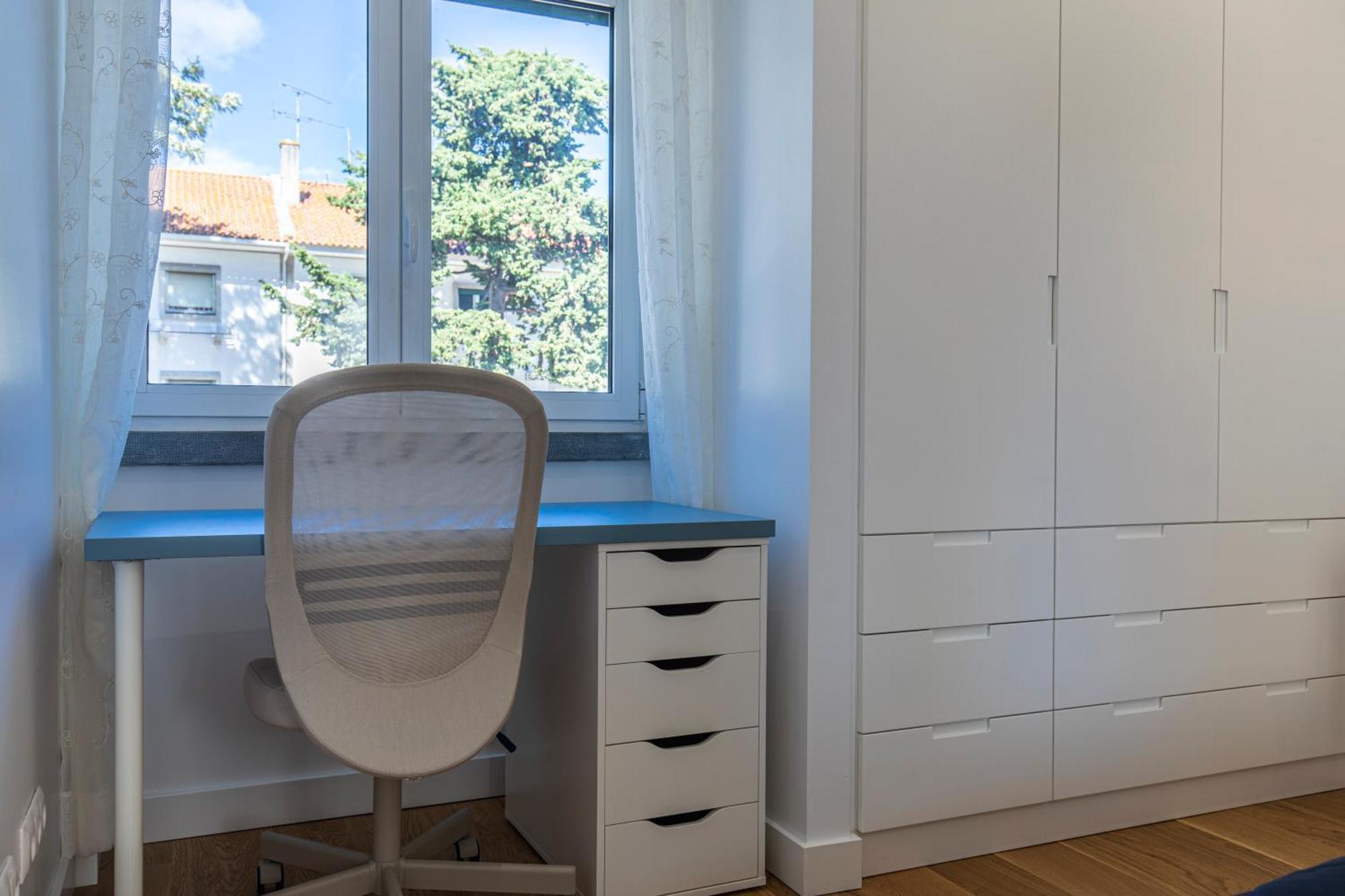 Lovely Two Bedroom Center *