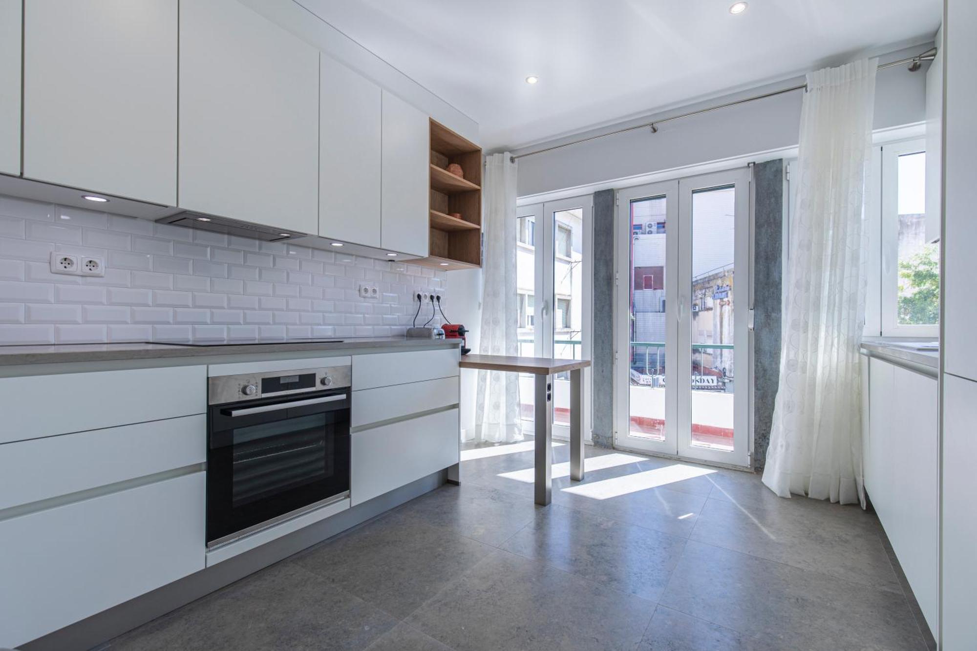 Lovely Two Bedroom Center *