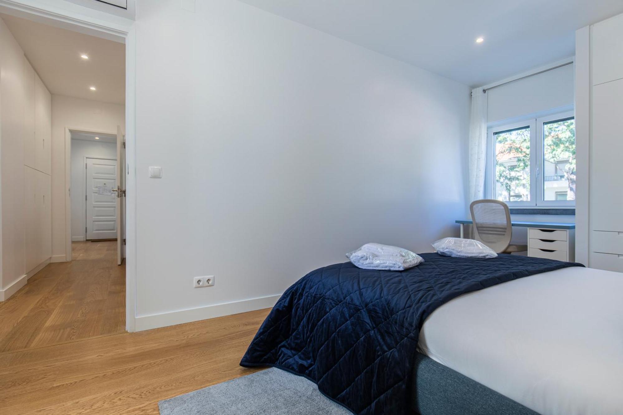 Lovely Two Bedroom Center *