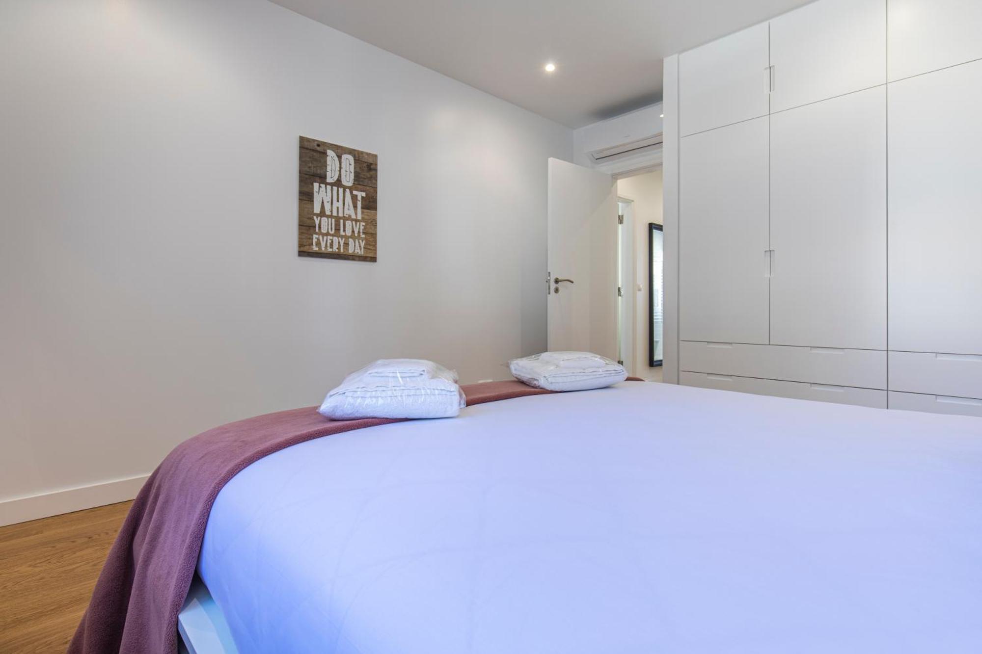 Apartment Lovely Two Bedroom Center *
